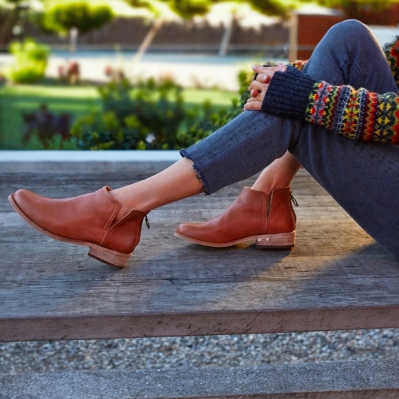Beek Falcon Leather Ankle Bootie Cognac Side Zip Block Heel Women's Size 8 $395